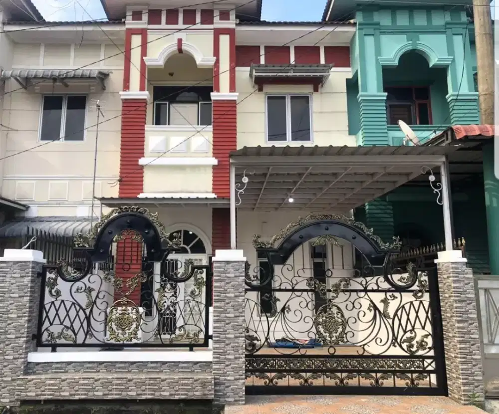 Disewakan Rumah 2 Lt. Belakang Supermarket Maju Bersama