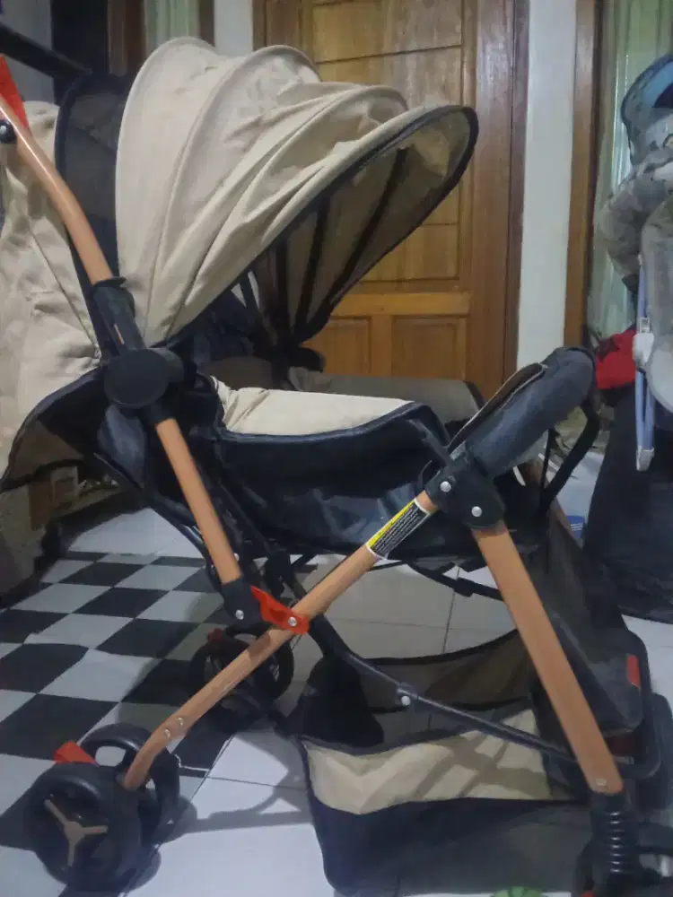 Stroller bayi ,baru satu kali pakai .