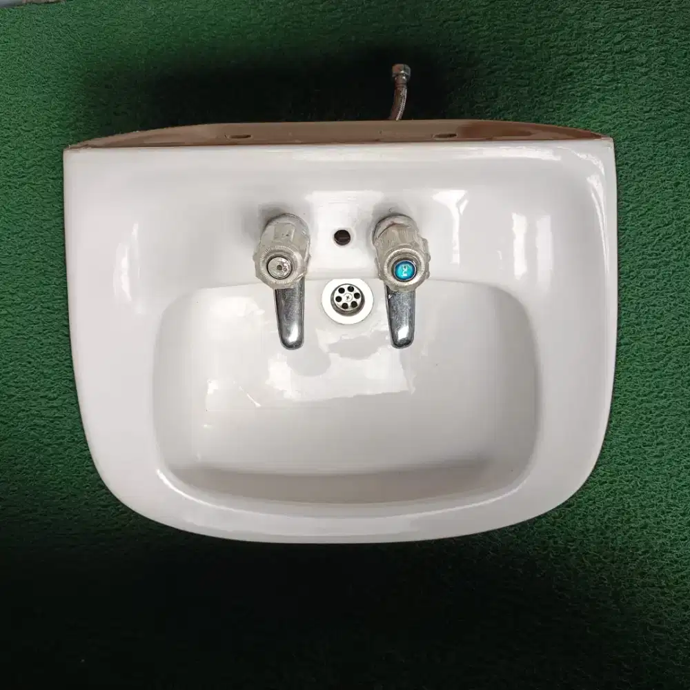 Jual wastafel kondisi second cukup baik, Lok Pamulang barat, Tangsel