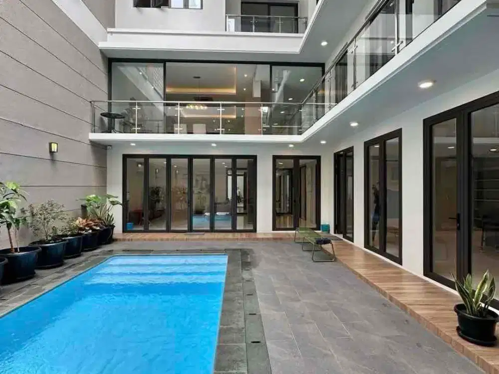 Rumah Tropis Mewah Dijual di Mega Kuningan Jakarta Selatan, 3 Lantai + Kolam Renang, Harga 35M Nego