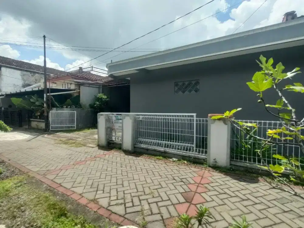 Rumah Klasik dekat masjid di Rejowinangun Gedongkuning Kotagede