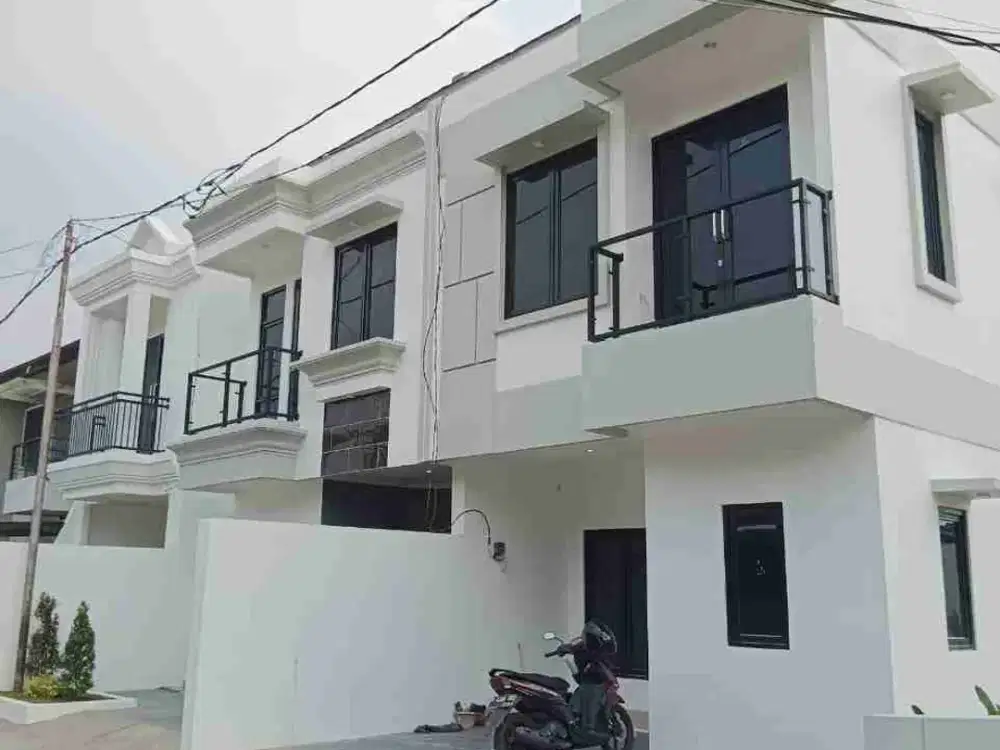 Rumah di jual 2 lantai dekat setasiun pasar Minggu dan tanjung barat