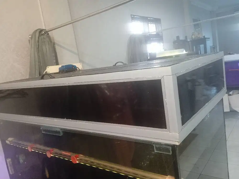 tutup atas aquarium