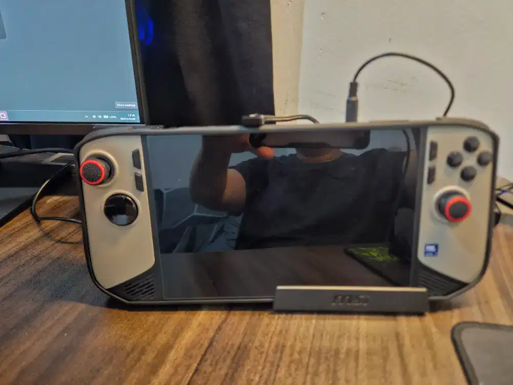 MSI CLAW 8AI SUPERPACK GARANSI 2028