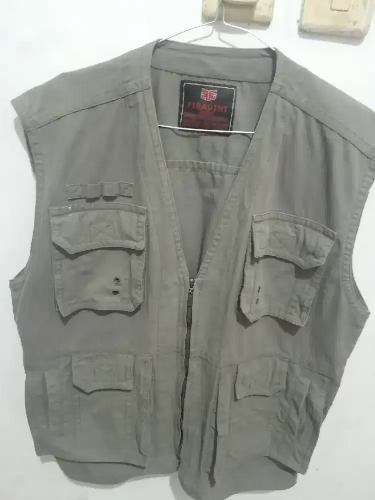 Di jual jake rompi bahan tebal masih mulus layak pakai zize l minat wa