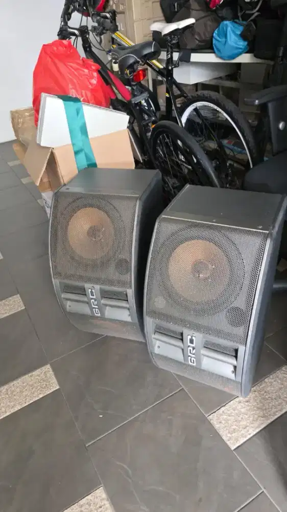 Speaker gantung 10 inch merek GRC