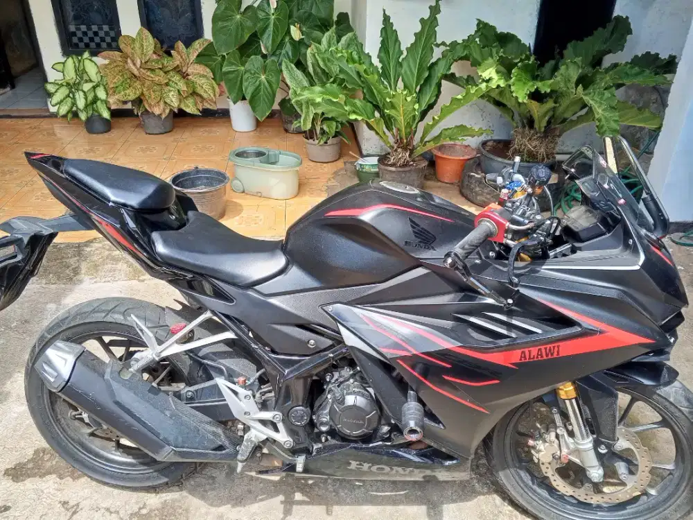 Di Jual Segera Motor Honda CBR 150 R Kondisi Mulus