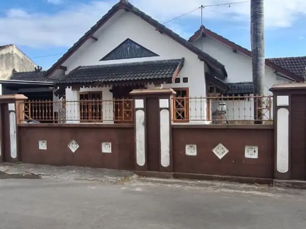 Rumah Mewah Siap Huni Lokasi Strategis 2,5 Km Dari Jalan Tol