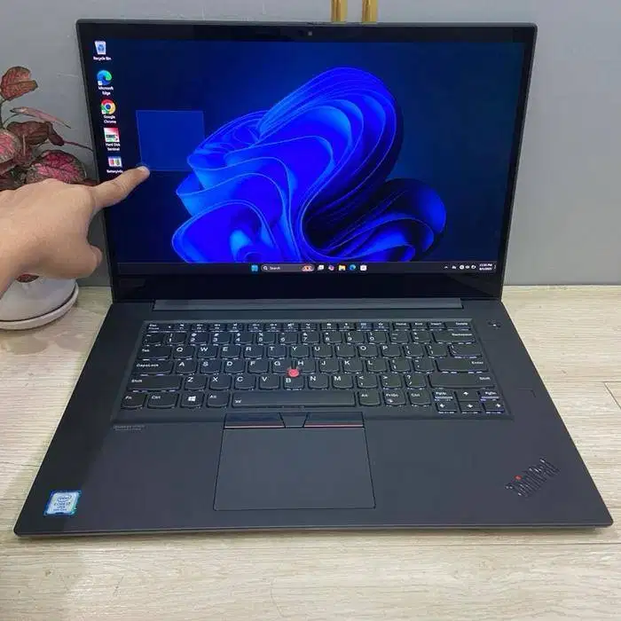 LAPTOP LENOVO THINKPAD P1 TOUCH XEON RAM 16GB SSD 256GB VGA 4 GB *RET
