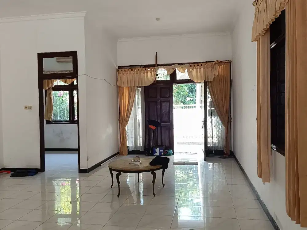 Dijual - Rumah Luas, Bagus, dan Strategis di Rungkut Mapan Surabaya