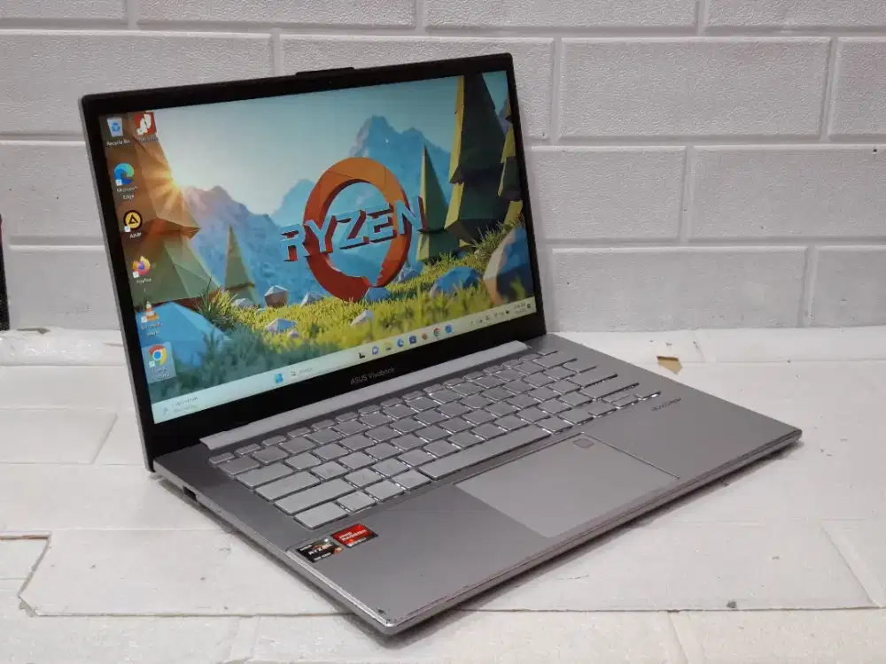 Laptop Asus Vivobook Go 14 E1404FA prosesor AMD Ryzen 5 7520U/Ram 16GB