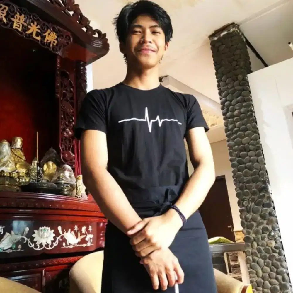 Berpengalaman 4 tahun memasak, 1 tahun resepsionis