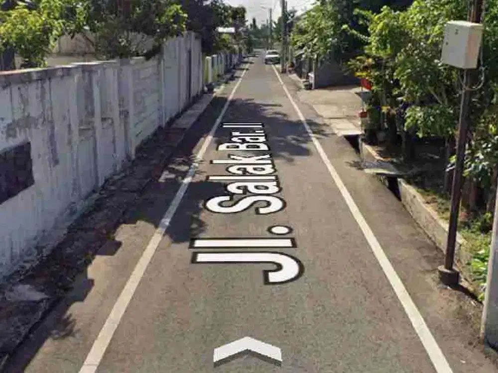 Tanah Tengah Kota  Madiun Hadap Utara dan Selatan