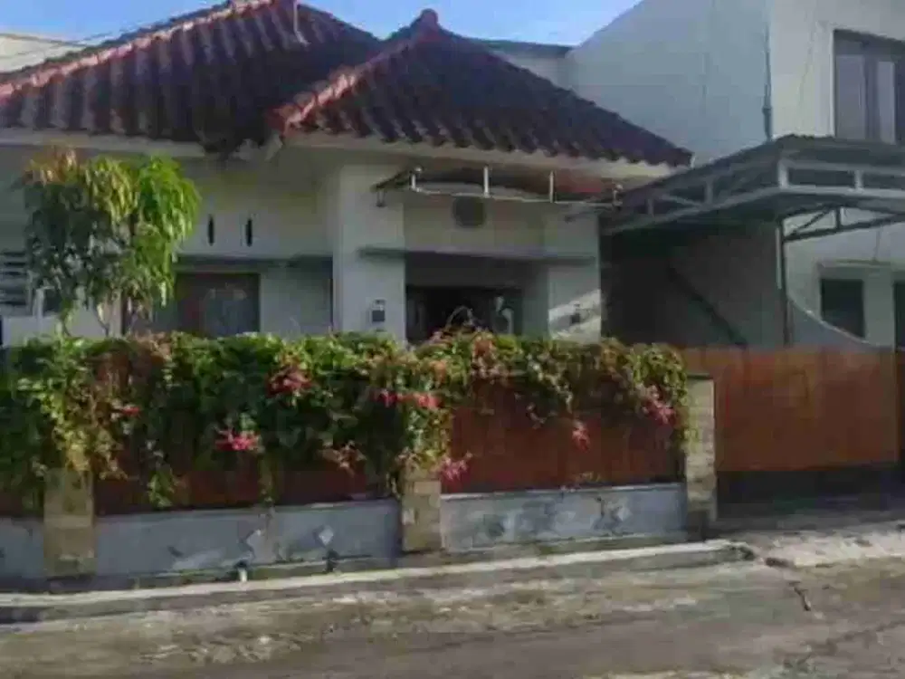 Rumah Asri Area Jl. Kaliurang Dekat AL AZHAR Cairo, RS. Gramedika, Kampus UII