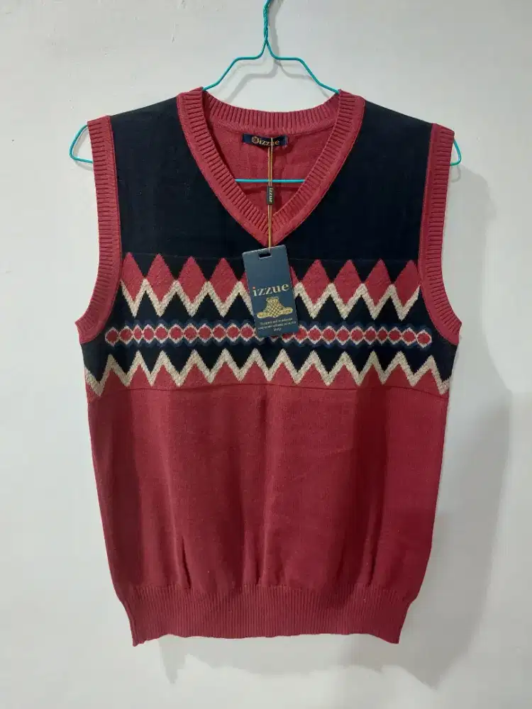 Baju atasan pria / knit vest merk izzue
