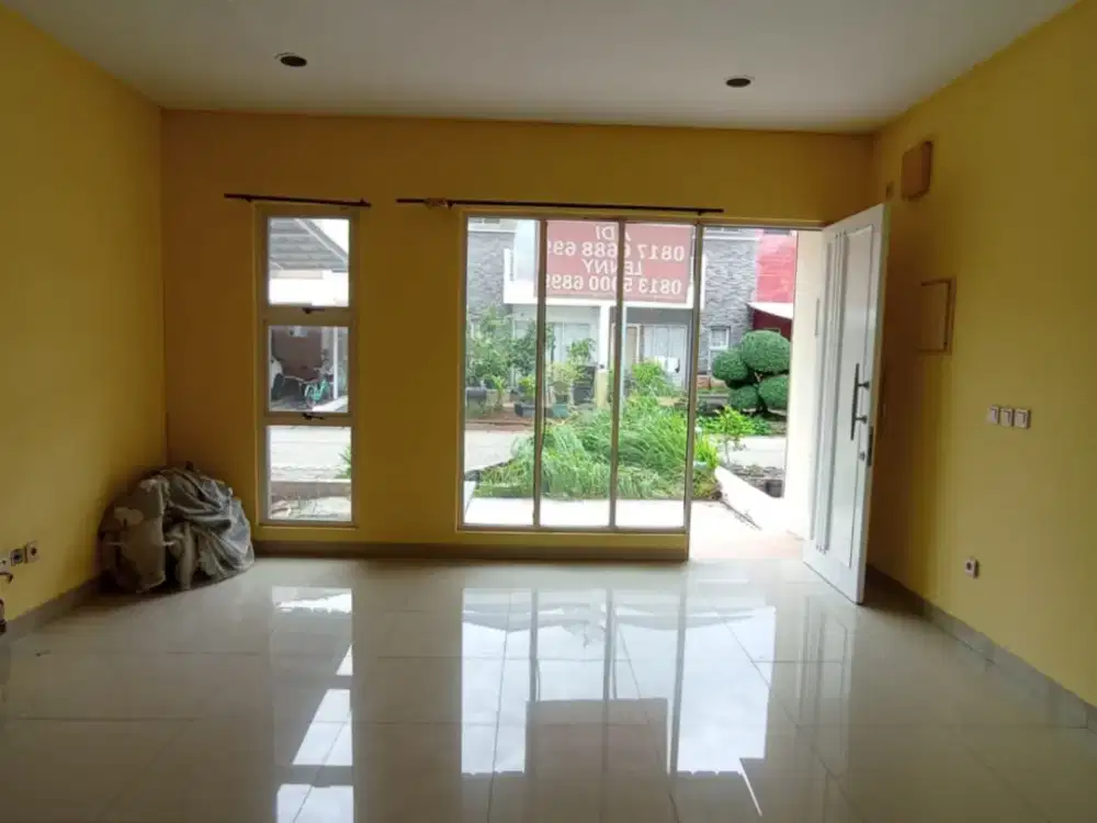 Disewakan Rumah Golf Lake Cengkareng Bersih Buruan