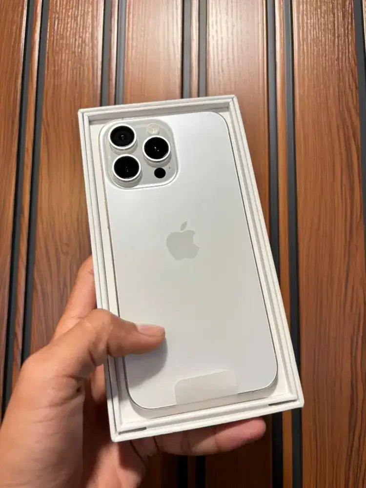 iPhone 15 pm white titanium 256gb iBox