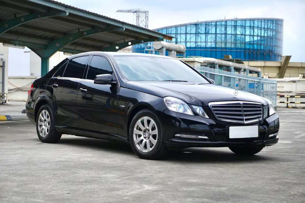 Mercedes-Benz E200
CGI BlueEfficiency W212 2012