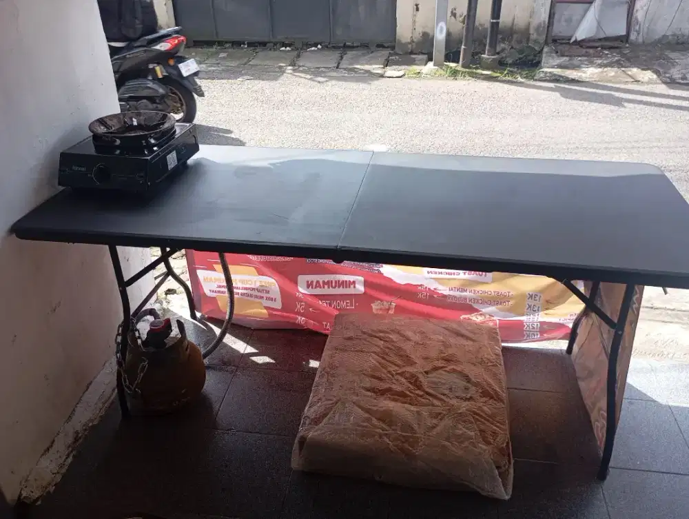 Meja lipat multifungsi