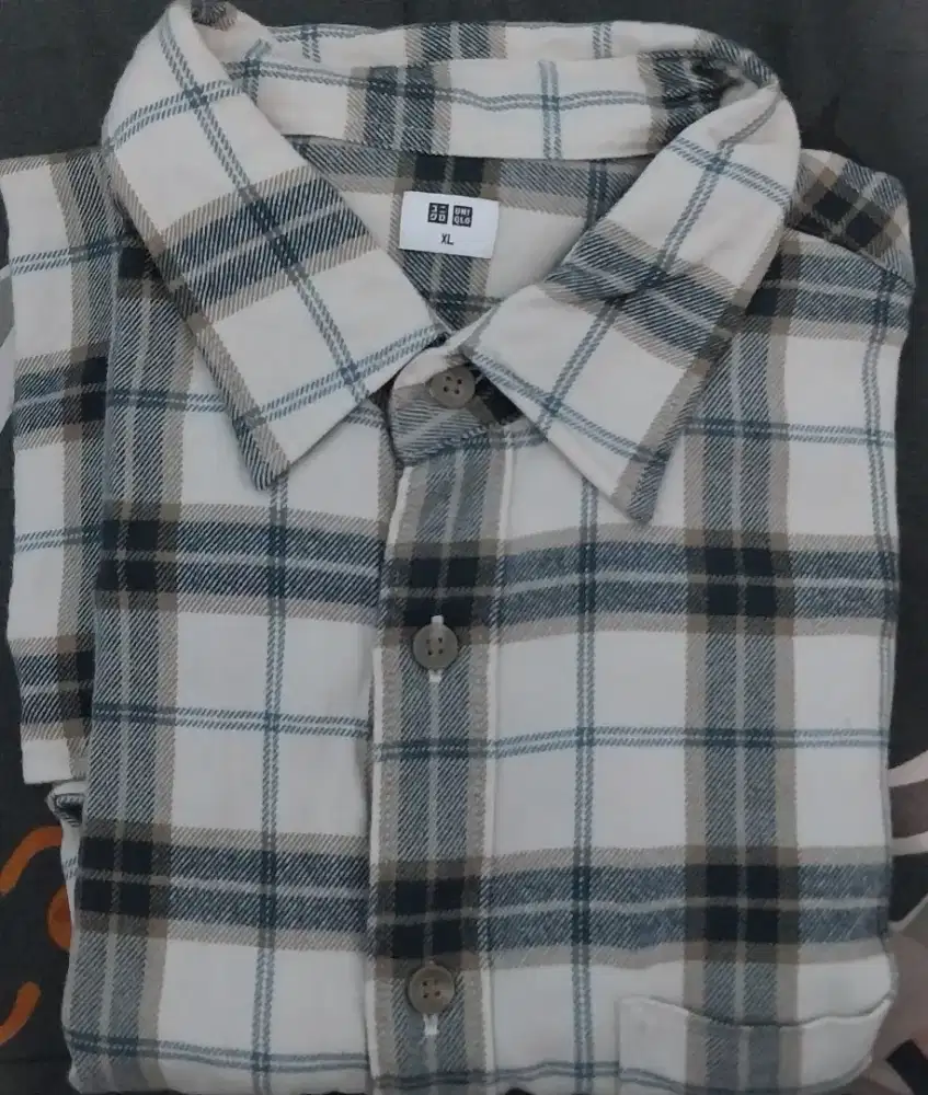 Kemeja Flannel Kotak Lengan Panjang UNIQLO Ukuran XL