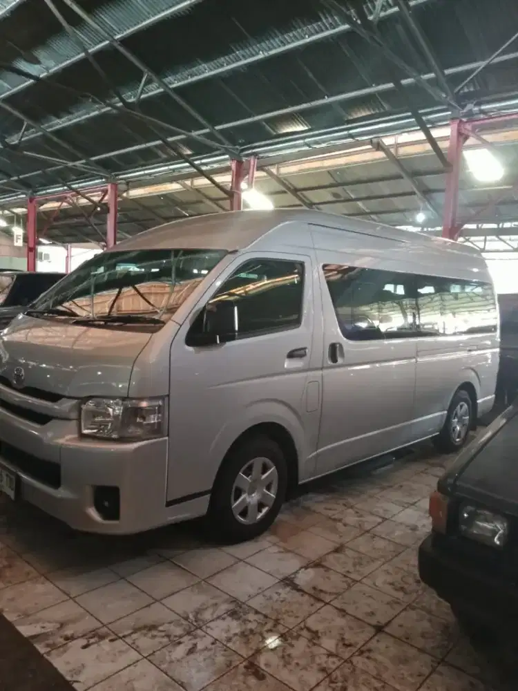Hiace commuter 2024 Silver
