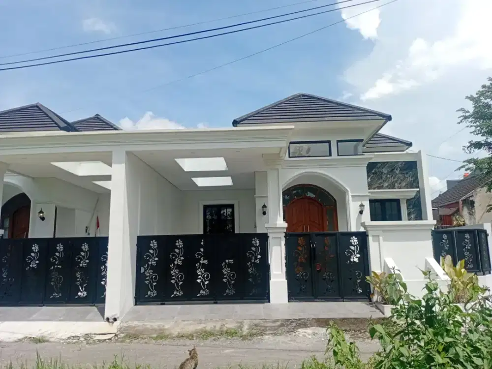 HUNIAN PREMIUM! Desain Kontemporer dengan 3 Taman Cantik