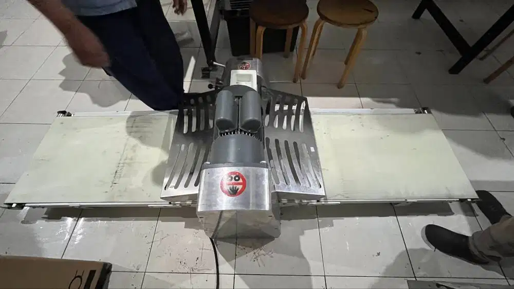 DOUGH SHEETER UNTUK PASTRY