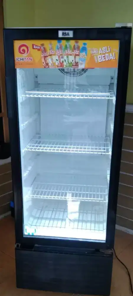 Showcase /pendingin minuman merk GEA no minus.