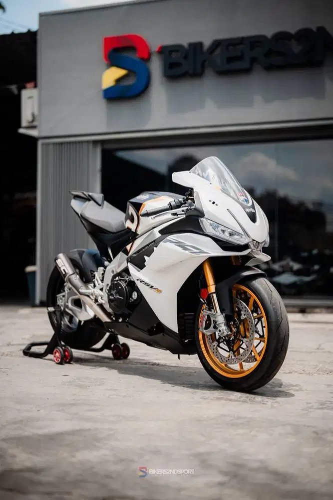 APRILIA RSV4 1100 RR ULTRA GOLD 2024