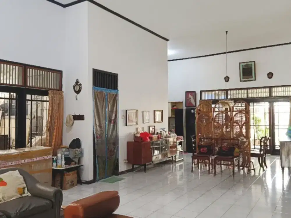 Dijual - Rumah Luas Siap Huni di Manyar Jaya Surabaya