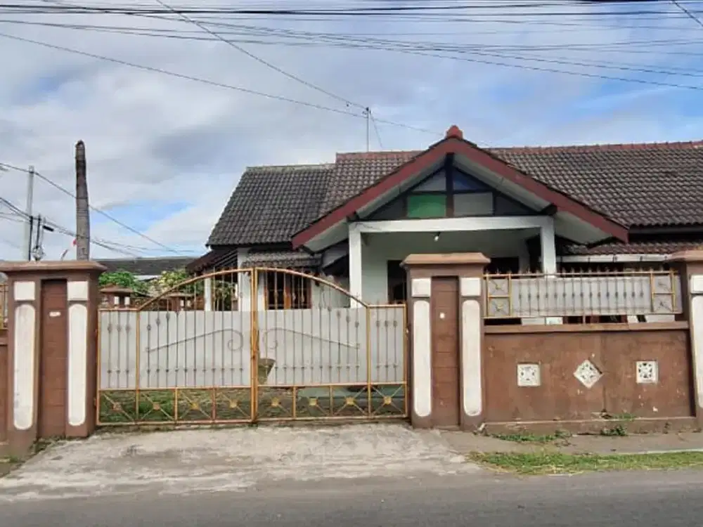 Serasa Punya Taman Kota Pribadi! Rumah Mewah di Sleman Timur