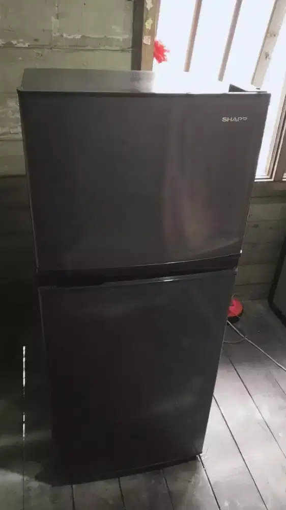 Kulkas 2pintu sharp kirei Polo's, siap pakai.