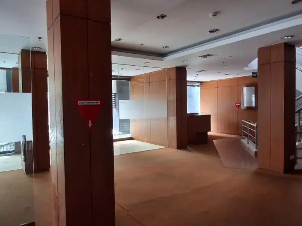Gedung Kantor Ex Bank Disewakan, di Pusat Niaga Denpasar Barat Area