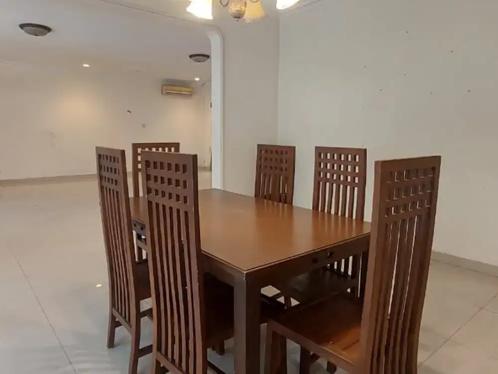 Rumah Nyaman Area Kemang Dalam – Halaman Luas & Private Pool