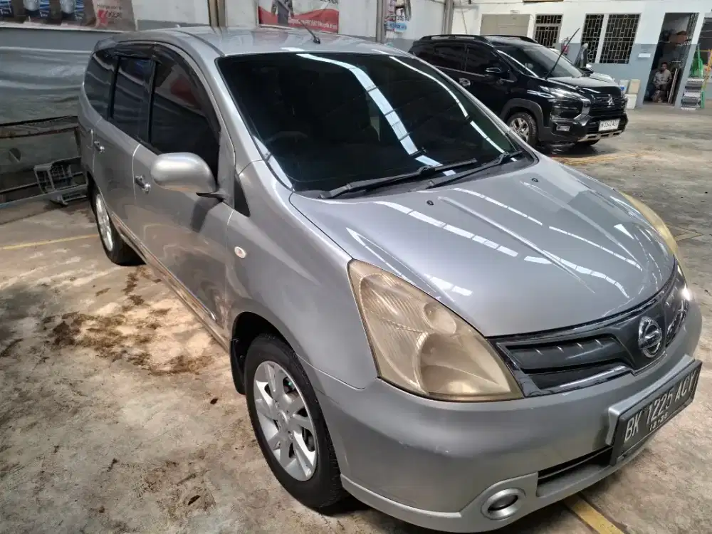 Dijual Nissan Grand Livina