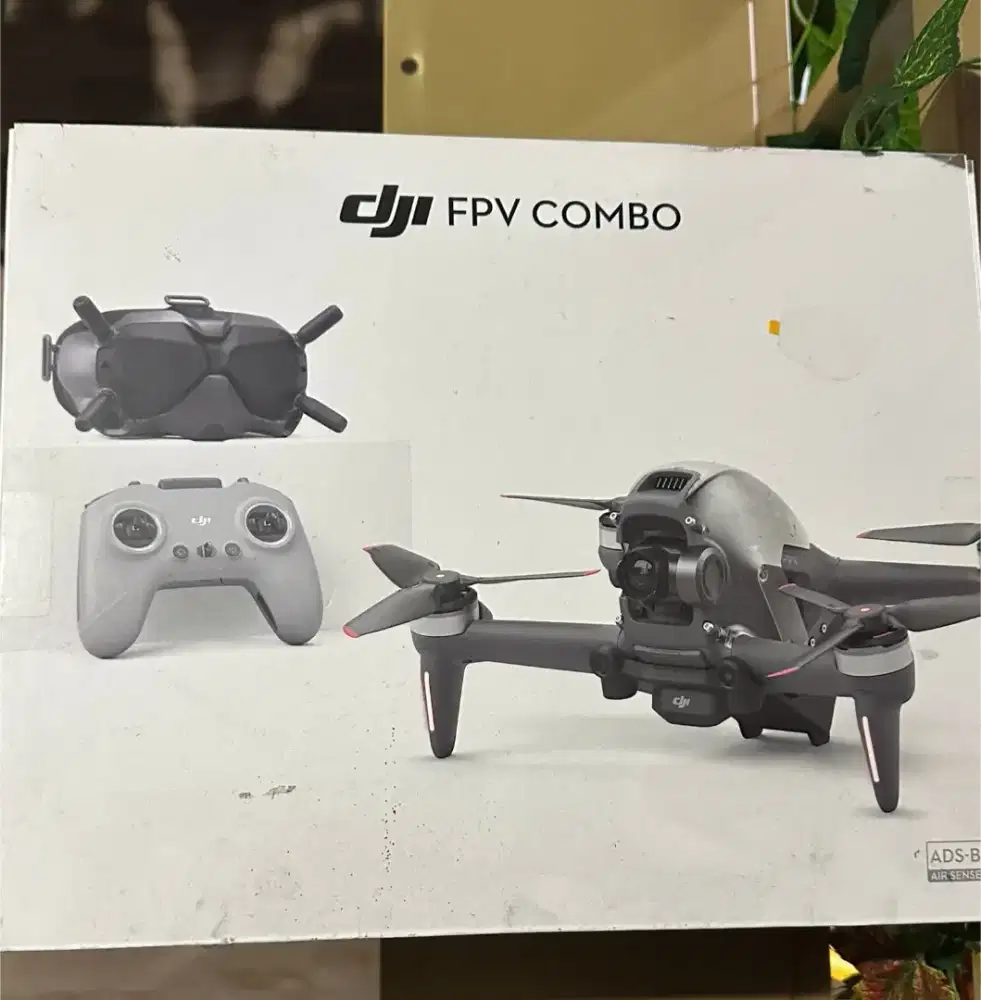 Jual Drone DJI FPV Combo Komplit. Jarang digunakan, batrey 1. No minus