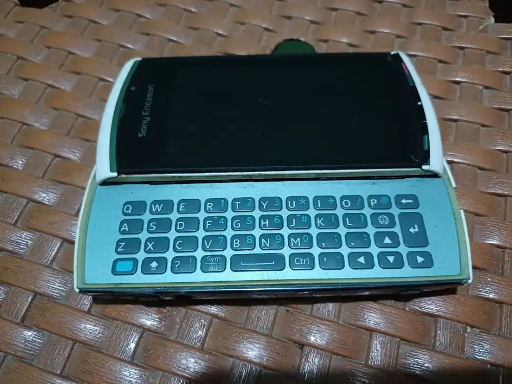 Hp jadul sony ericsson vivaz pro symbian s60