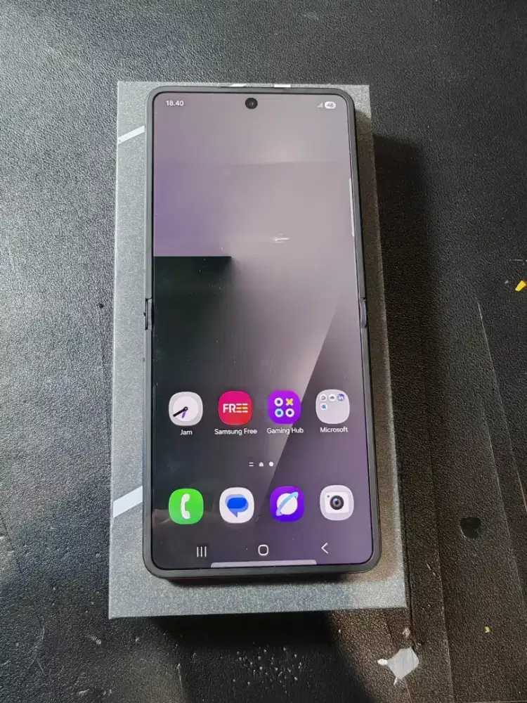 Samsung Galaxy Z Flip 7 Black 12/512GB. Baru sebulan. Fullset Resmi