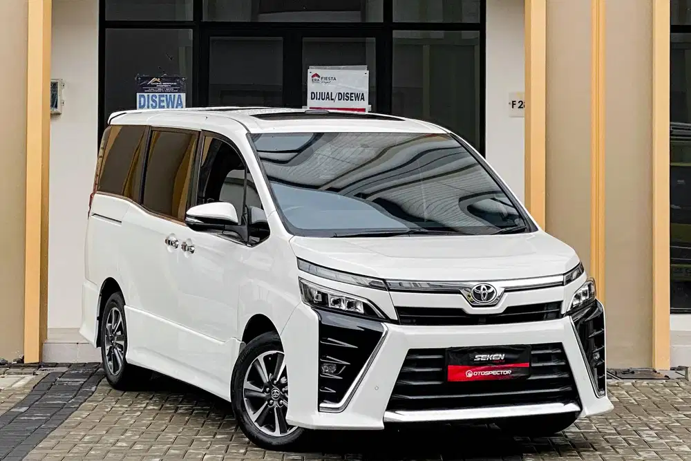 Toyota Voxy 2.0 Sunroof Moonroof AT Matic 2020 Putih Metalik.