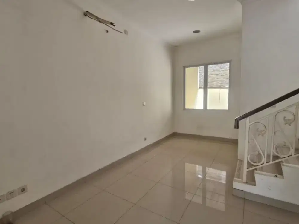 Dijual dan Disewa Rumah Cluster Thames Jgc – Hadap Taman, Adem & Sudah Renovasi Belakang! (030)