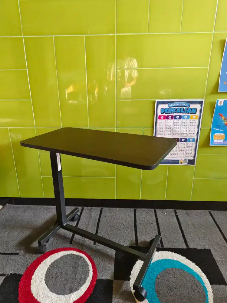 Dijual Meja Makan Pasien