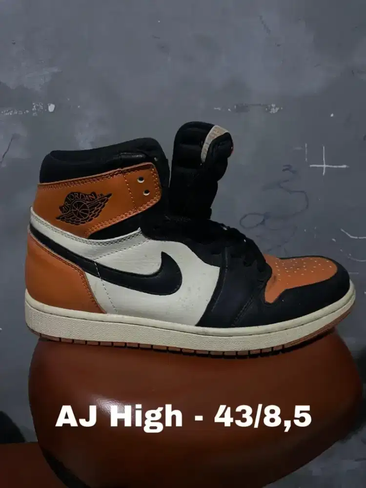 Sepatu Air Jordan 1 Orange