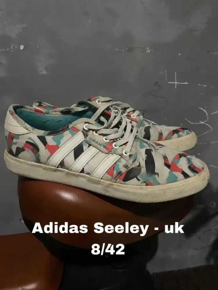 Sepatu Adidas Seeley