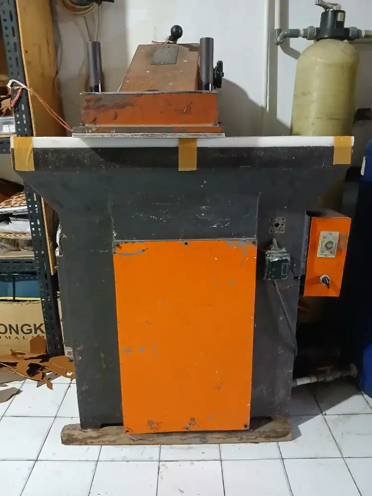 Mesin Pon Fippy Italy kaps 15 Ton