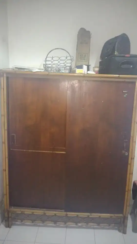 Lemari geser tinggal pakek