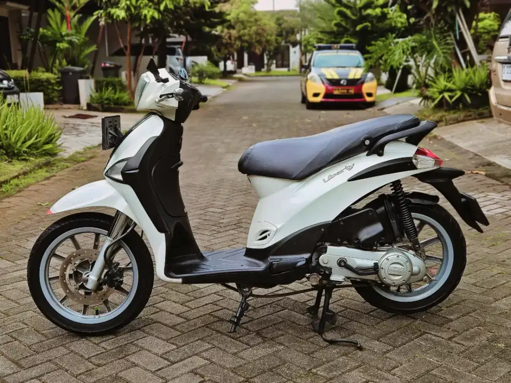 Piaggio Liberty 100 Putih Tahun 2012