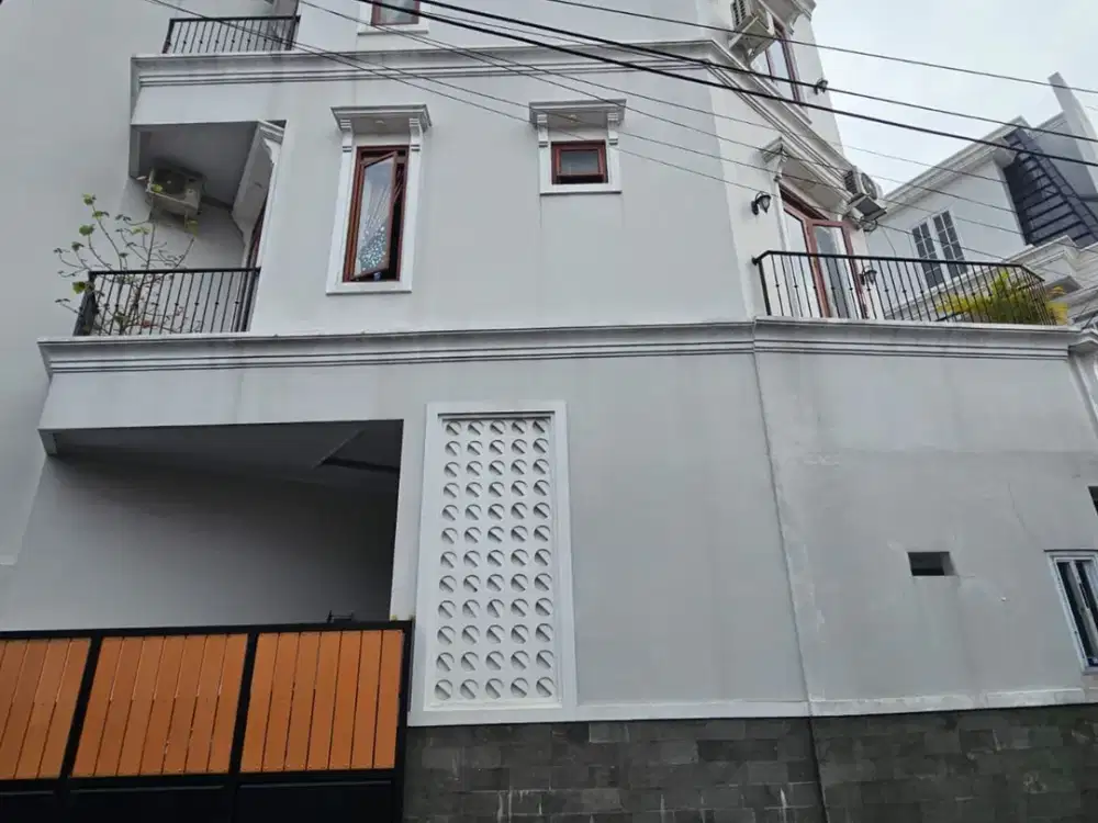 Rumah 3 Lt SHM 15 Menit ke AEON Mall Tanjung Barat Dibantu KPR J-43485