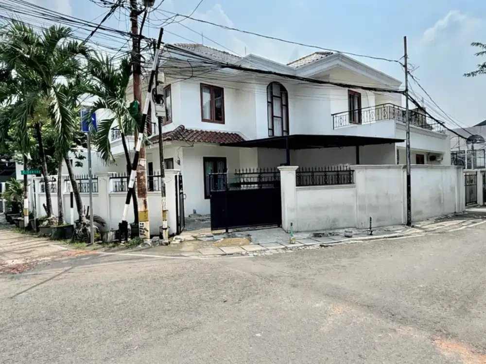 Rumah Dijual di Kebayoran Baru Jakarta Selatan, LT 246 m² SHM, Harga 12M Nego