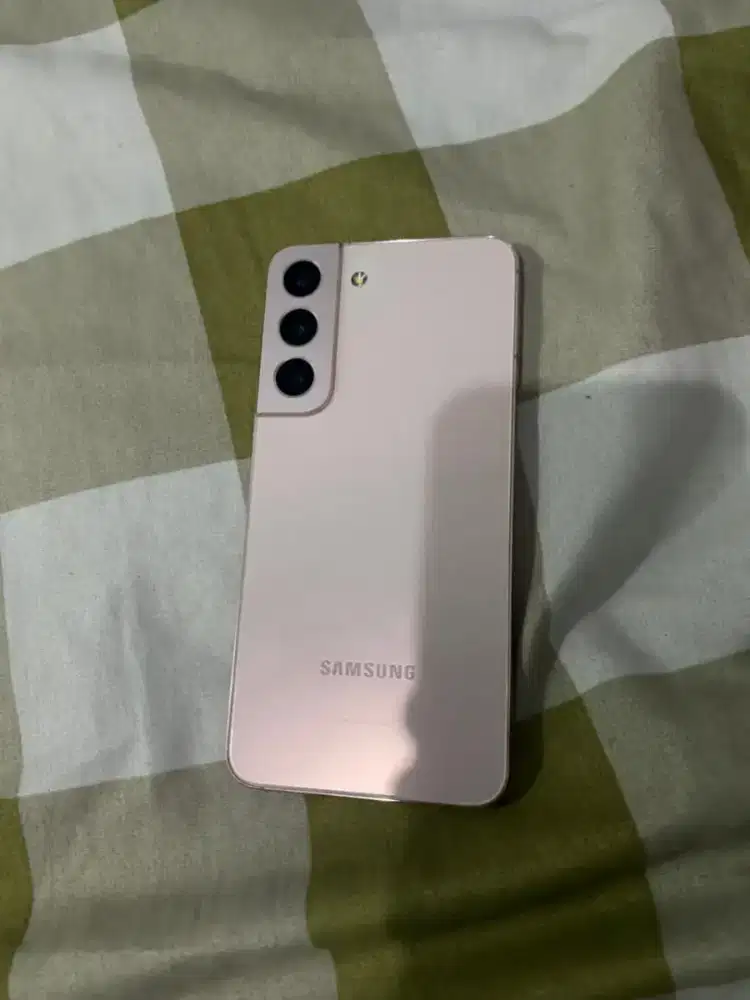 Samsung s22 8/128 gb