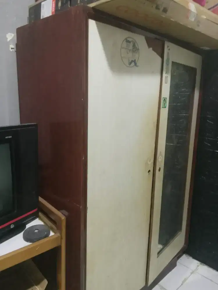 Lemari Kayu 2 Pintu Bahan Jati Kuno (Langka)